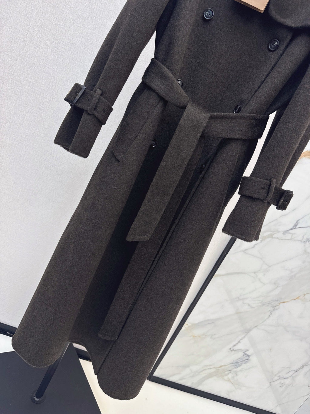 26Latest Autumn/Winter Double-Faced Wool Coat: Long, Waist-Cinching Design Exuding Sophisticated, Gentle Elegance