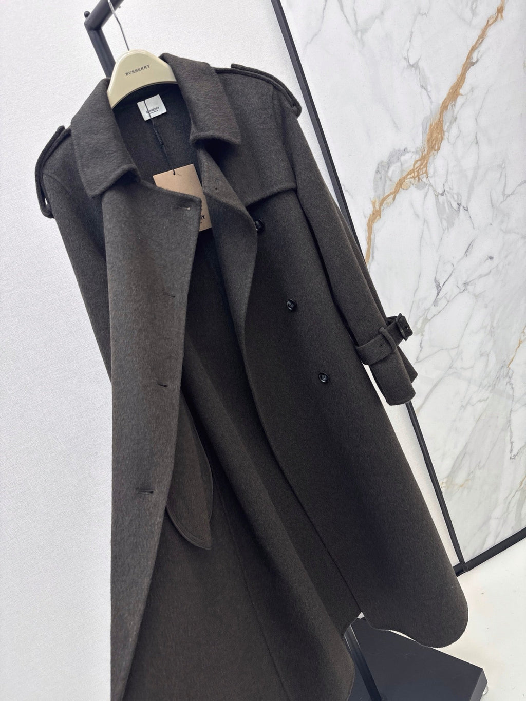 26Latest Autumn/Winter Double-Faced Wool Coat: Long, Waist-Cinching Design Exuding Sophisticated, Gentle Elegance