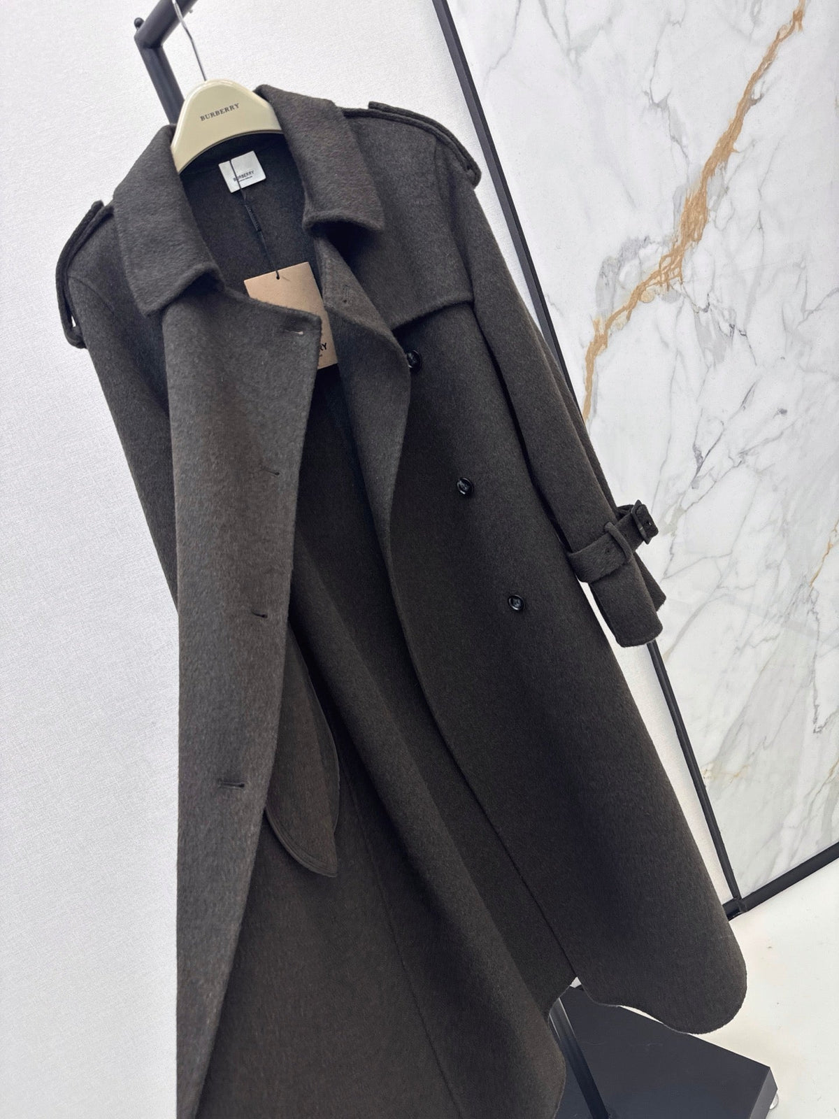 26Latest Autumn/Winter Double-Faced Wool Coat: Long, Waist-Cinching Design Exuding Sophisticated, Gentle Elegance
