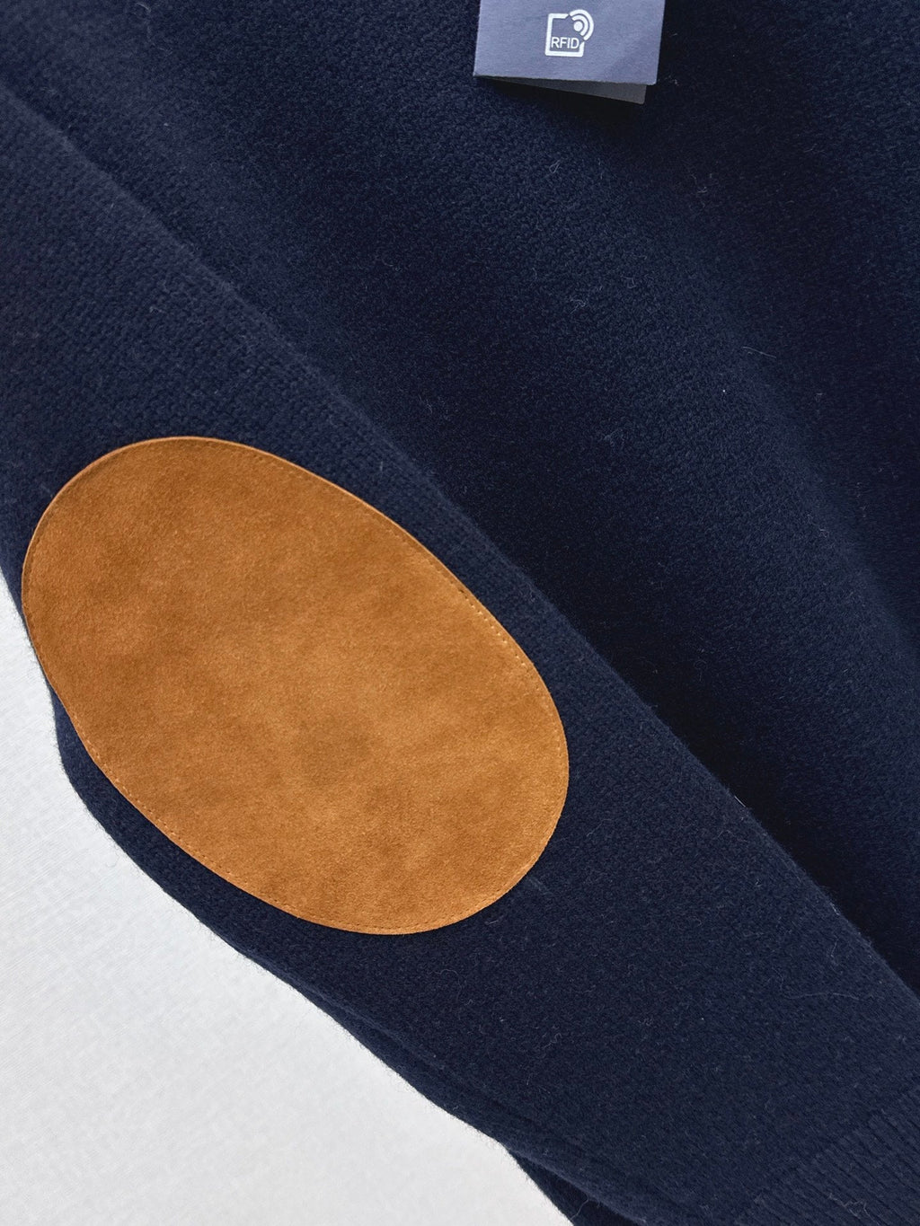 26Latest Autumn/Winter Crew-Neck Knit Sweater with Suede-Finish Elbow Patches