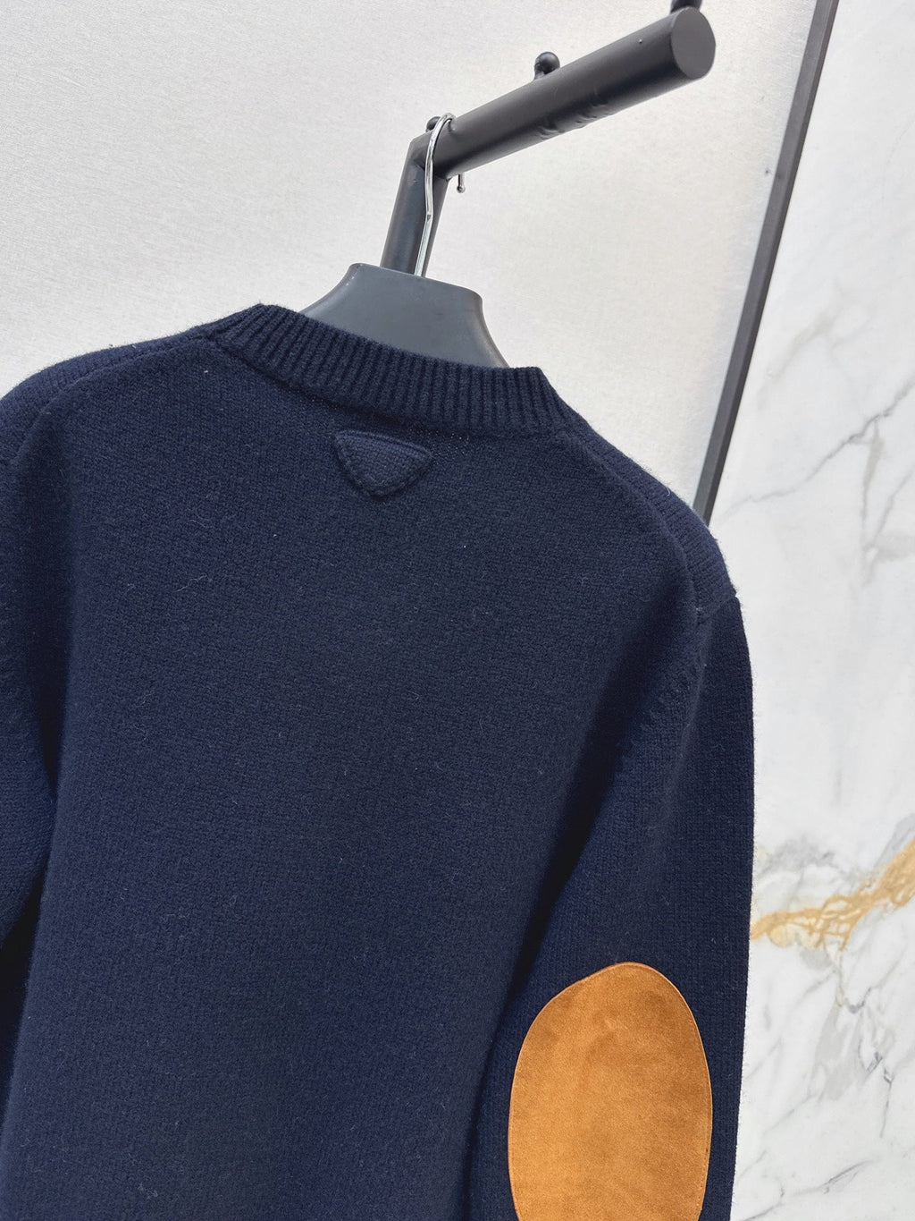 26Latest Autumn/Winter Crew-Neck Knit Sweater with Suede-Finish Elbow Patches