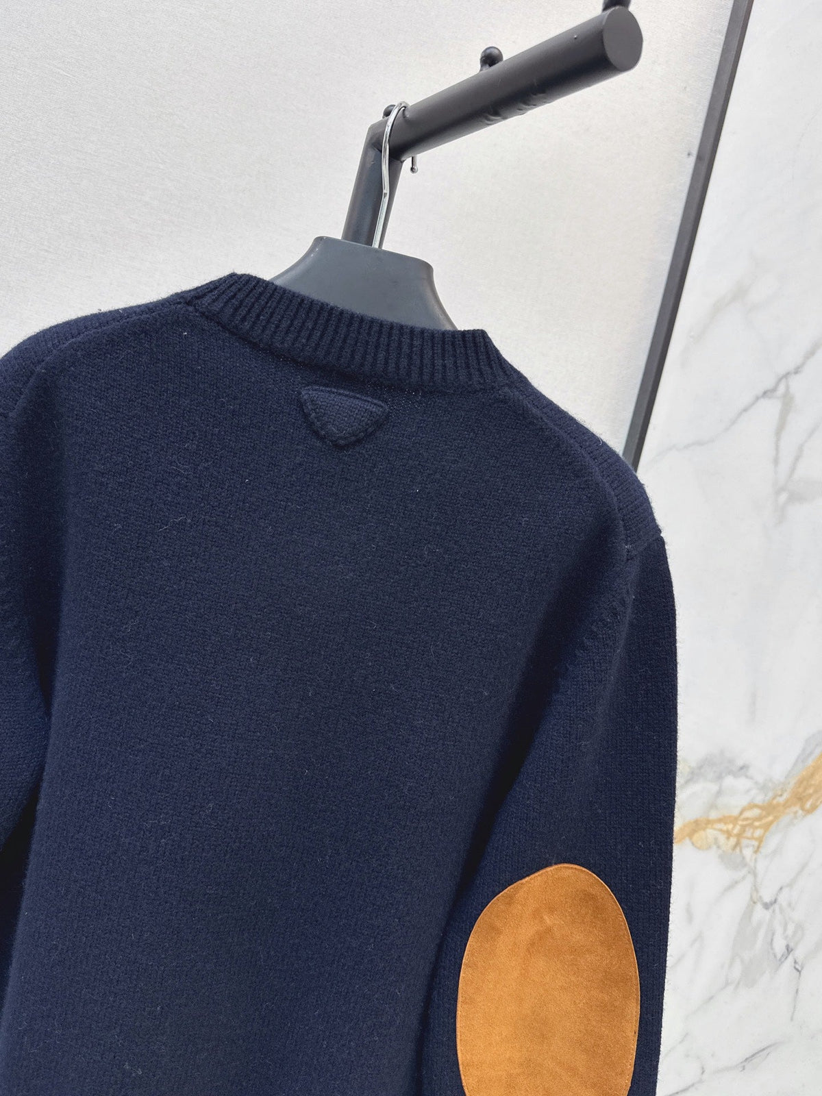 26Latest Autumn/Winter Crew-Neck Knit Sweater with Suede-Finish Elbow Patches