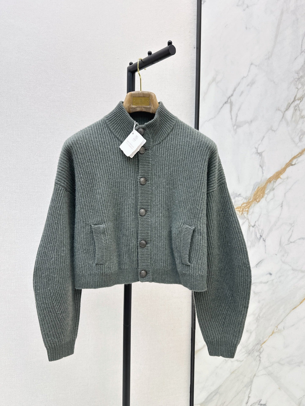 26Latest Autumn/Winter "Old Money" Style: Stand-Collar Cashmere Cardigan
