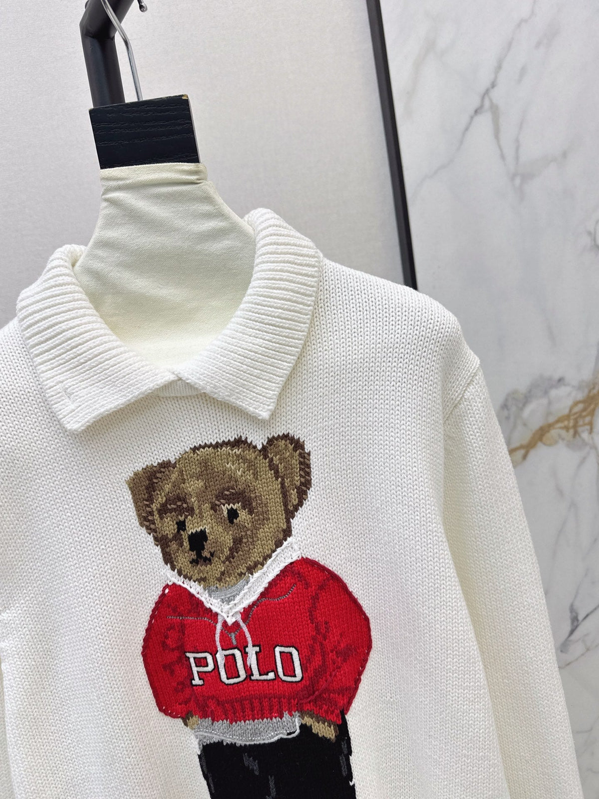 26Latest Autumn/Winter "faux-layered" collared sweatshirt featuring an American-style aesthetic and a 3D-effect teddy bear design.
