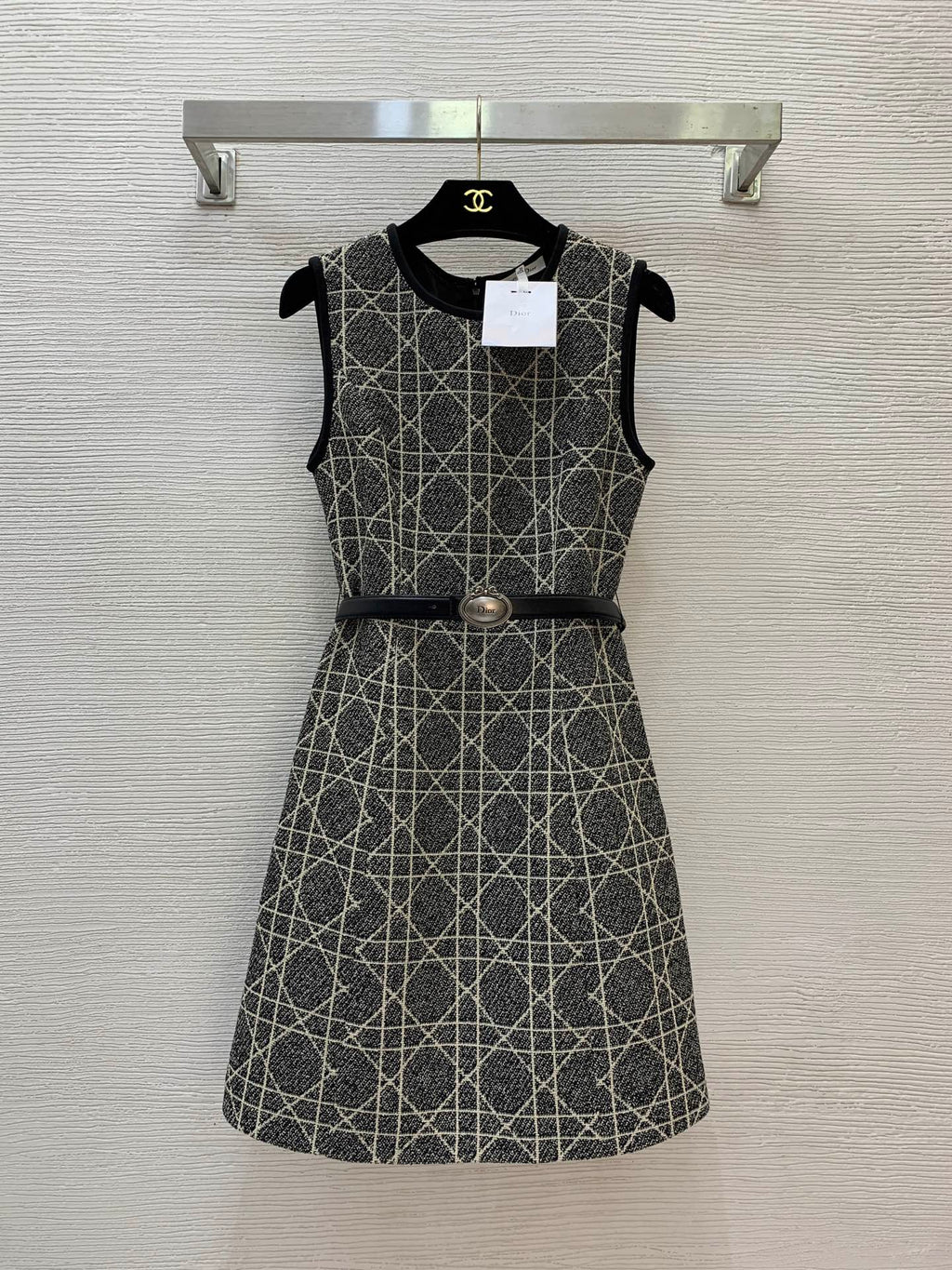 26New Slimming A-Line Sleeveless Dress with Round Neck