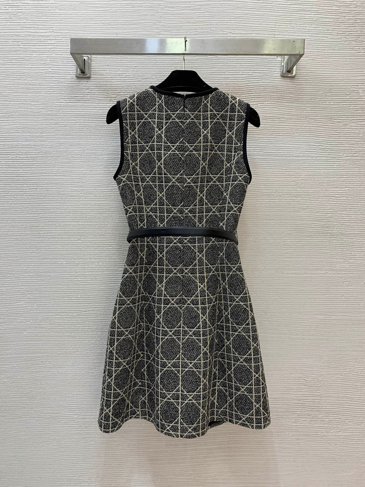 26New Slimming A-Line Sleeveless Dress with Round Neck