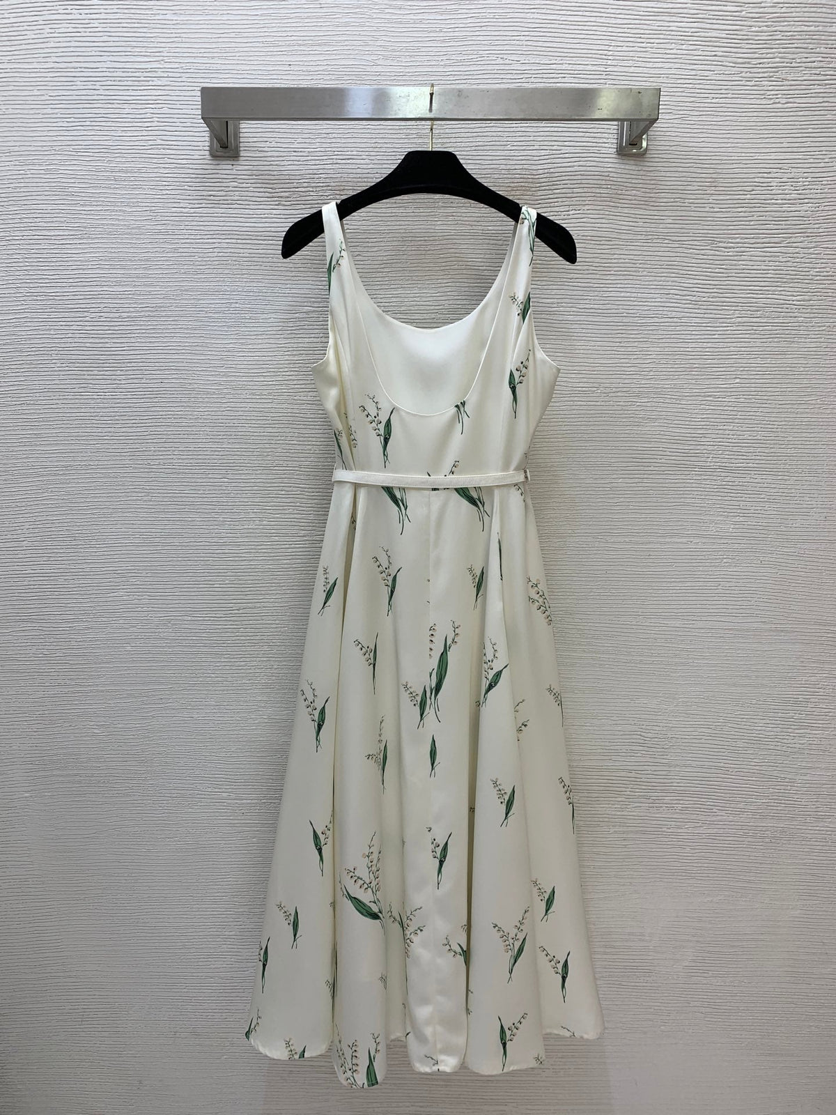 26New Slimming, Waist-Defining, Flared-Hem Camisole Dress