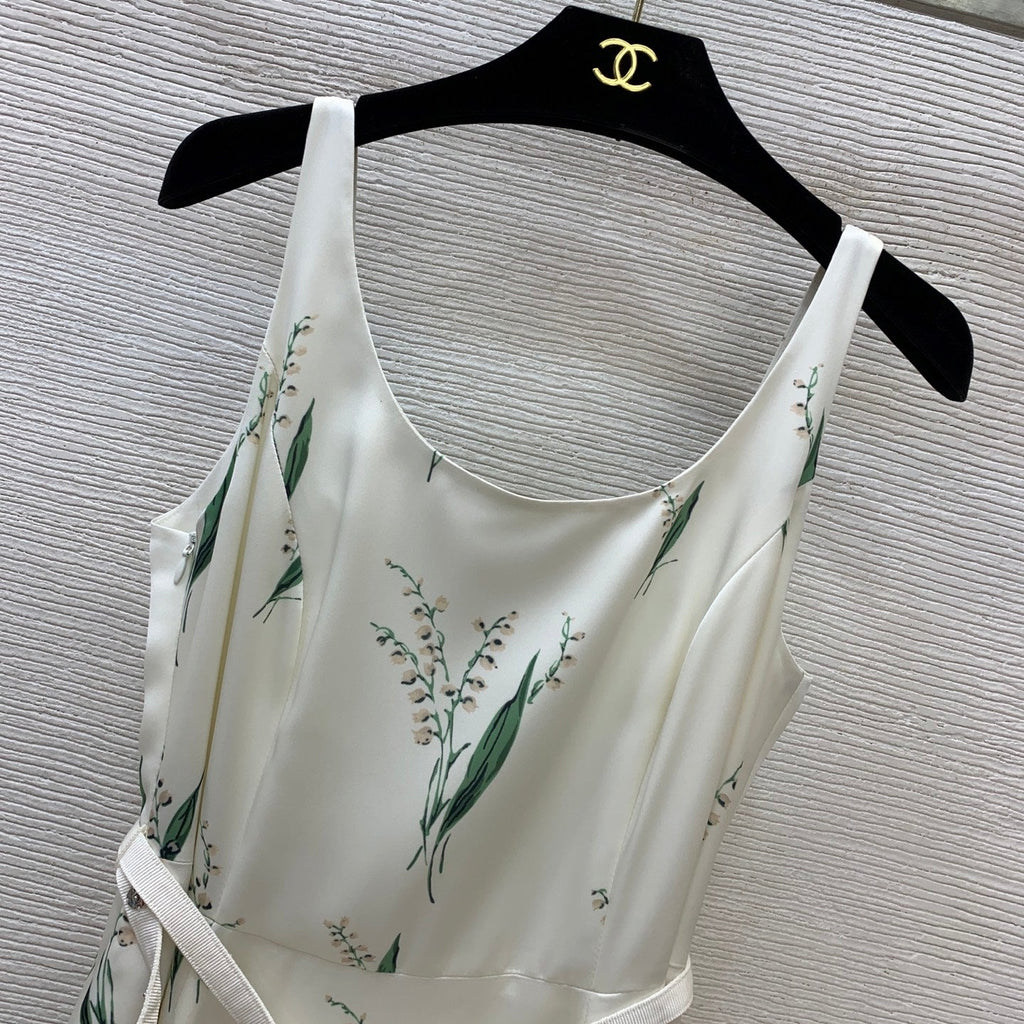 26New Slimming, Waist-Defining, Flared-Hem Camisole Dress