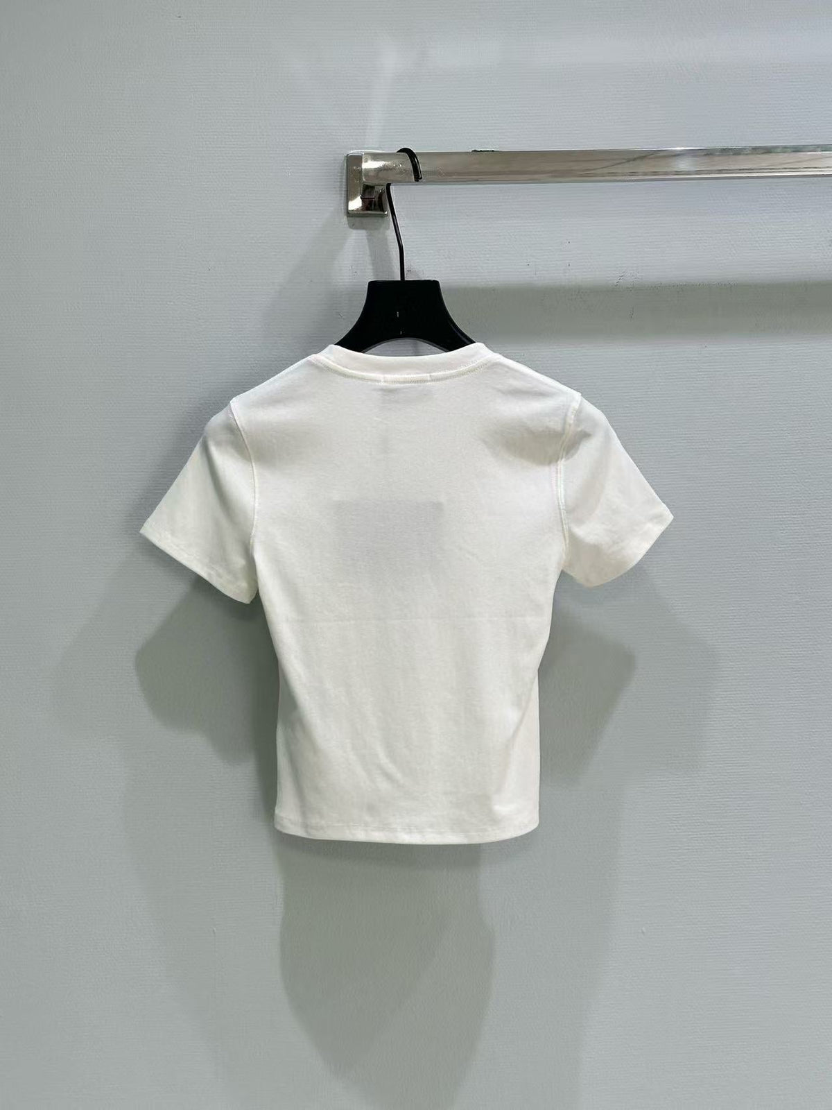 Lightweight and slimming round neck short-sleeved knitwear