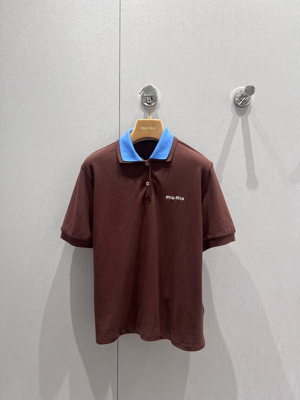 Color-blocked double-layered collar polo shirt