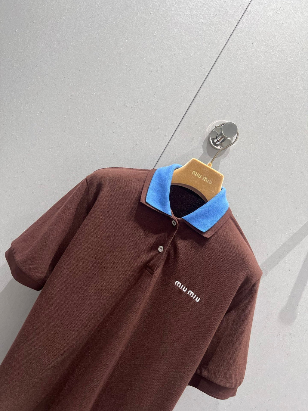 Color-blocked double-layered collar polo shirt