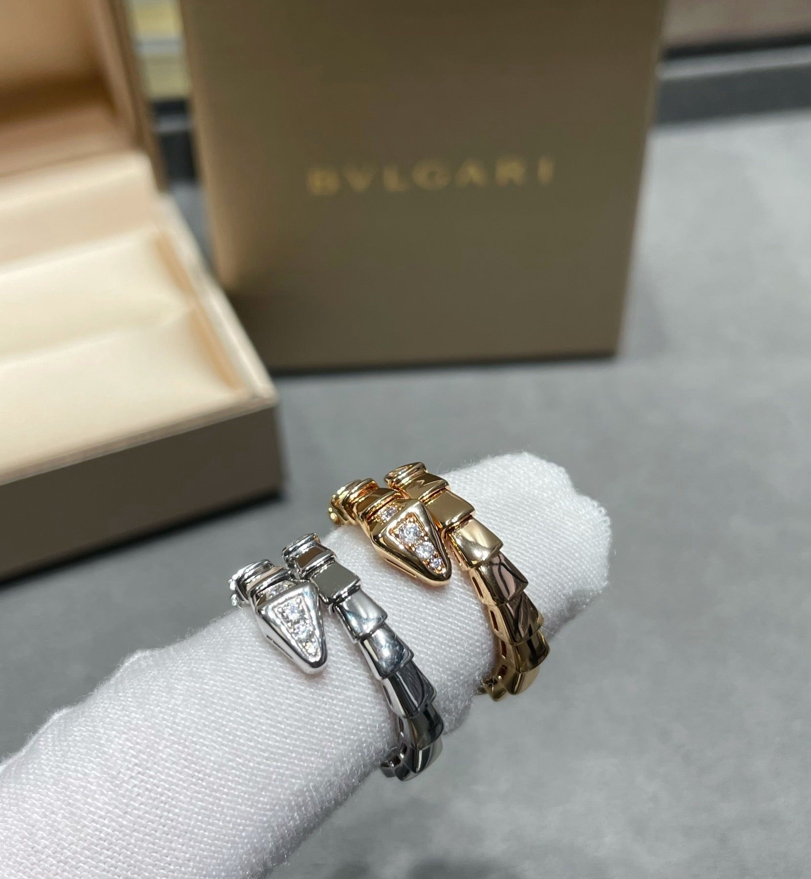 Snake head and tail ring