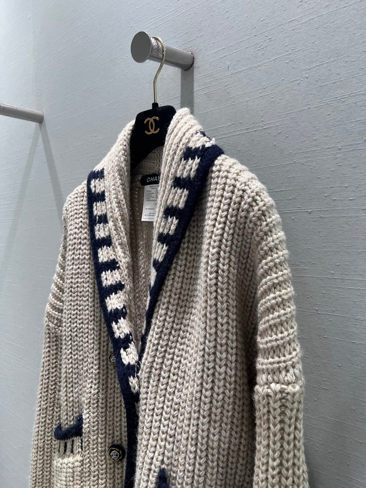 Retro-style collared chunky knit crochet cardigan