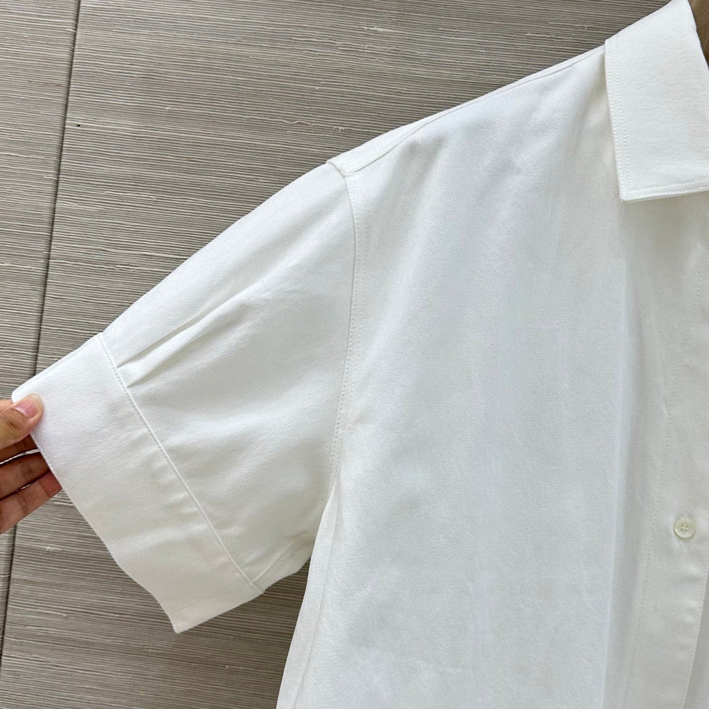 Short-sleeved white shirt