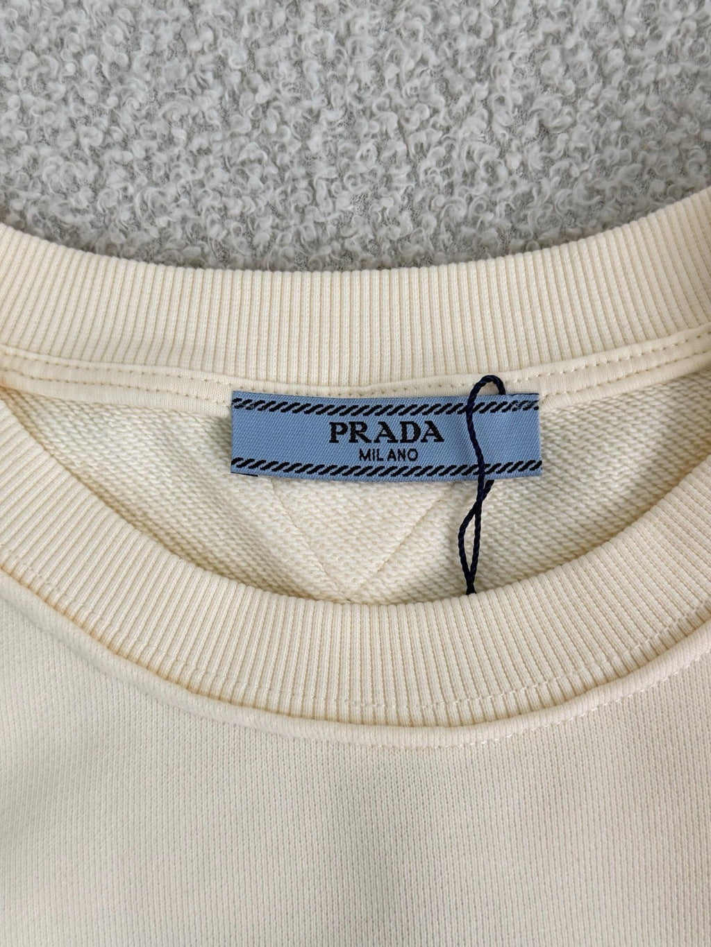 Creamy yellow simple short-sleeved shirt