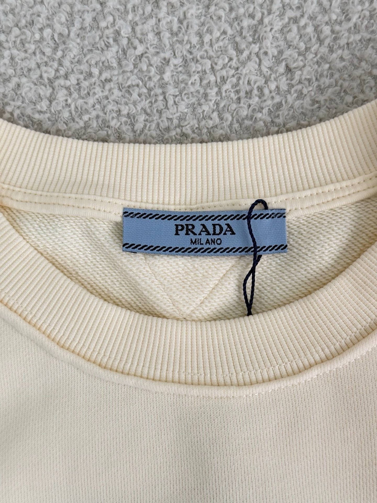 Creamy yellow simple short-sleeved shirt