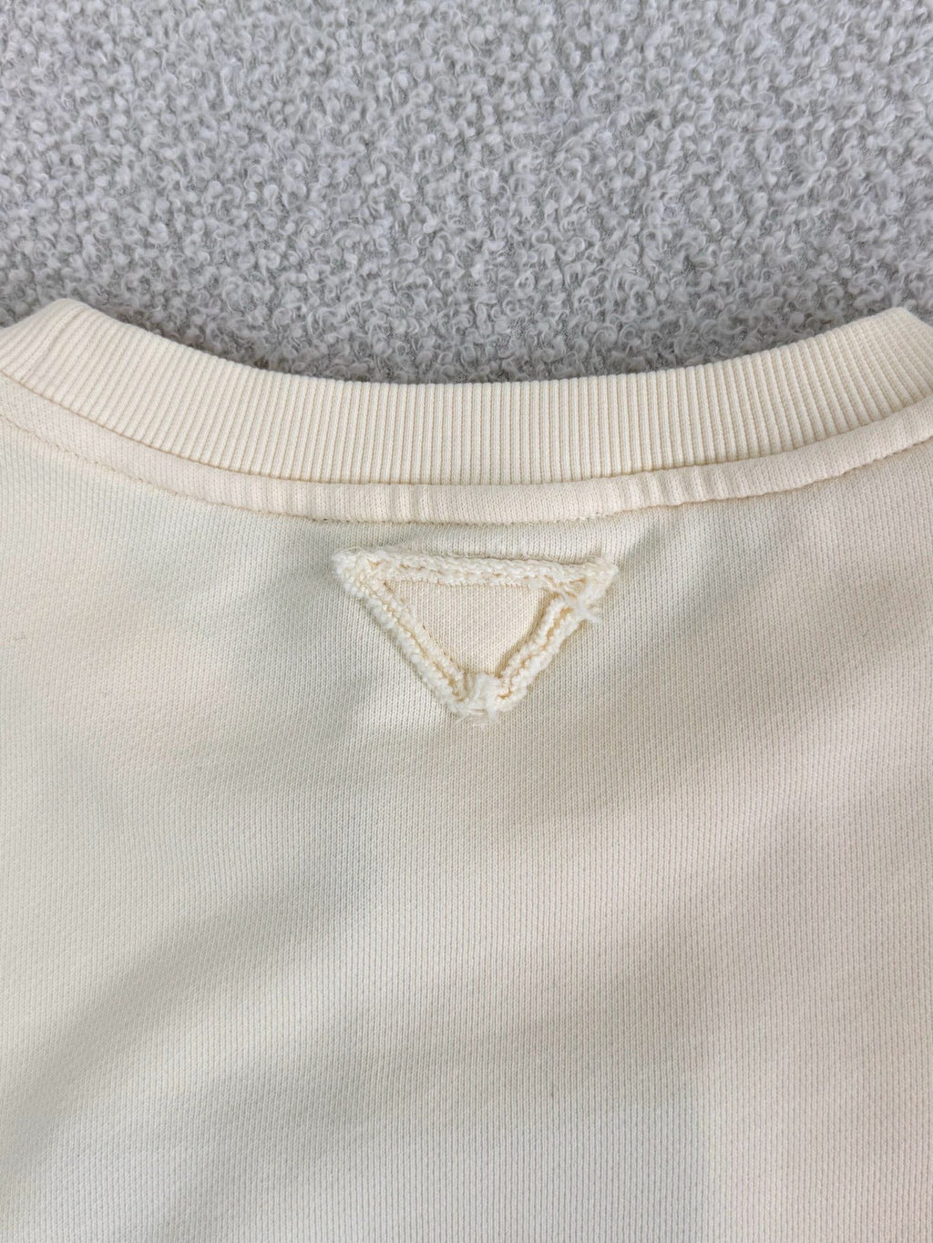 Creamy yellow simple short-sleeved shirt