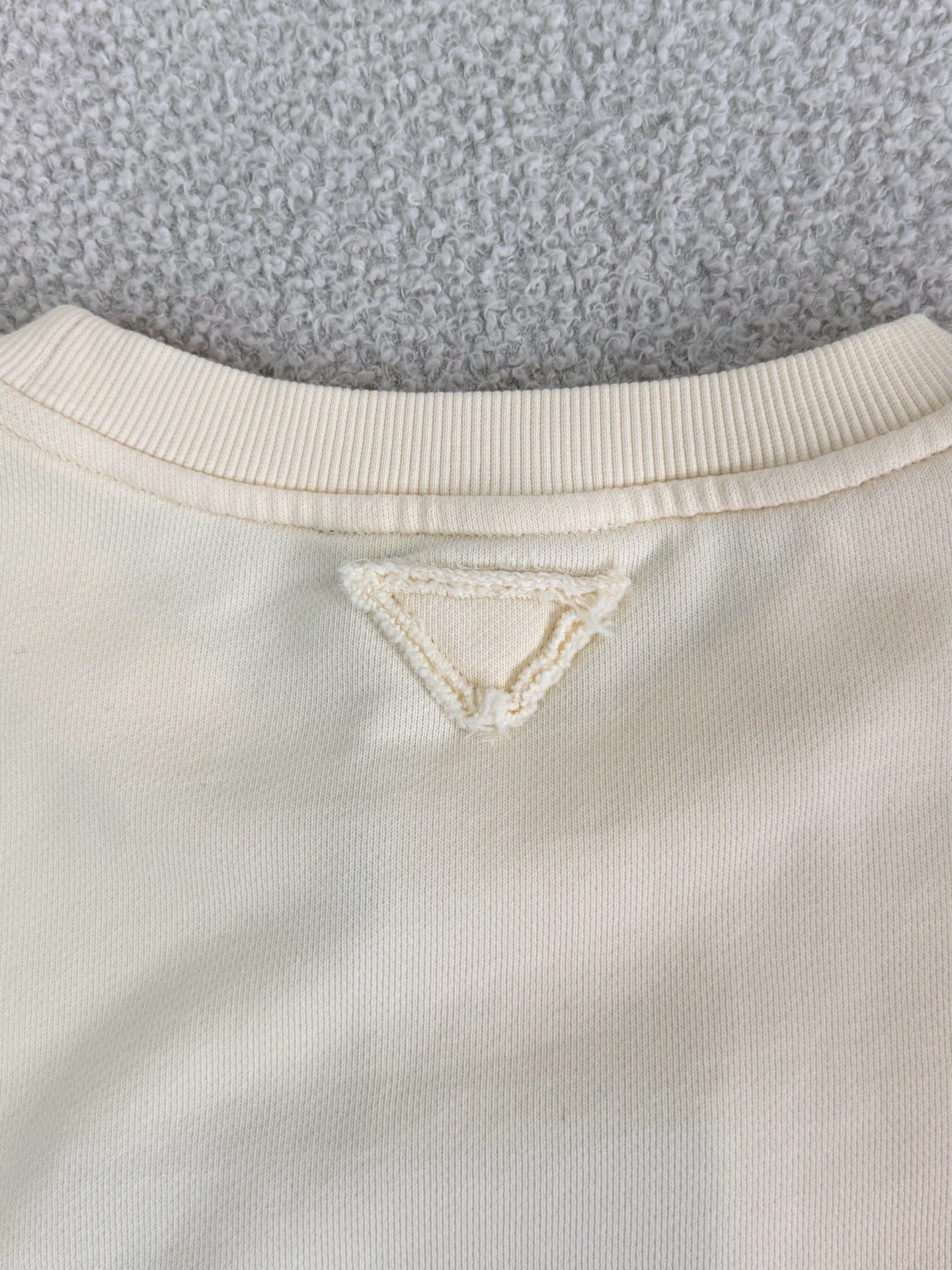 Creamy yellow simple short-sleeved shirt