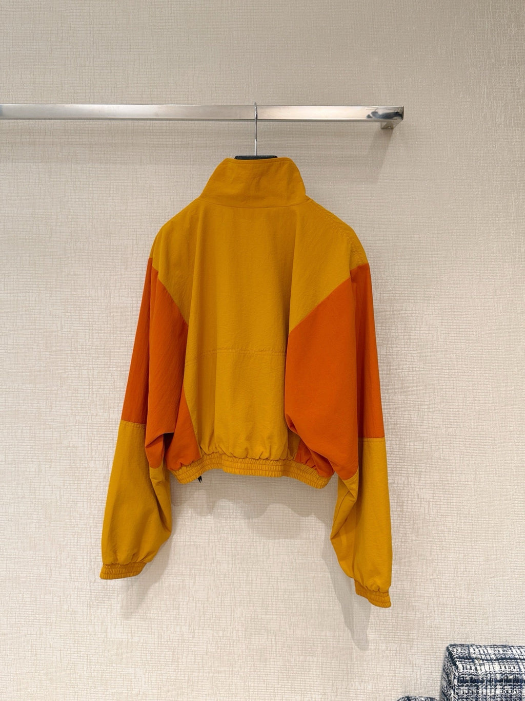 Half-zip pullover windbreaker