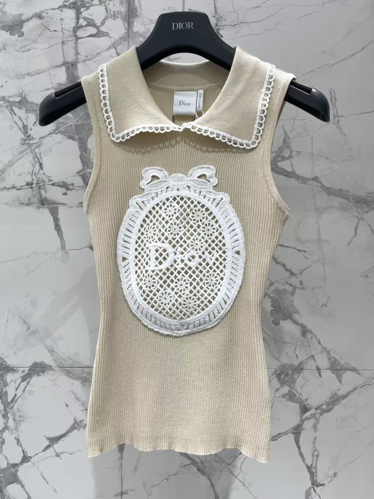 Open-knit vest with a Peter Pan collar