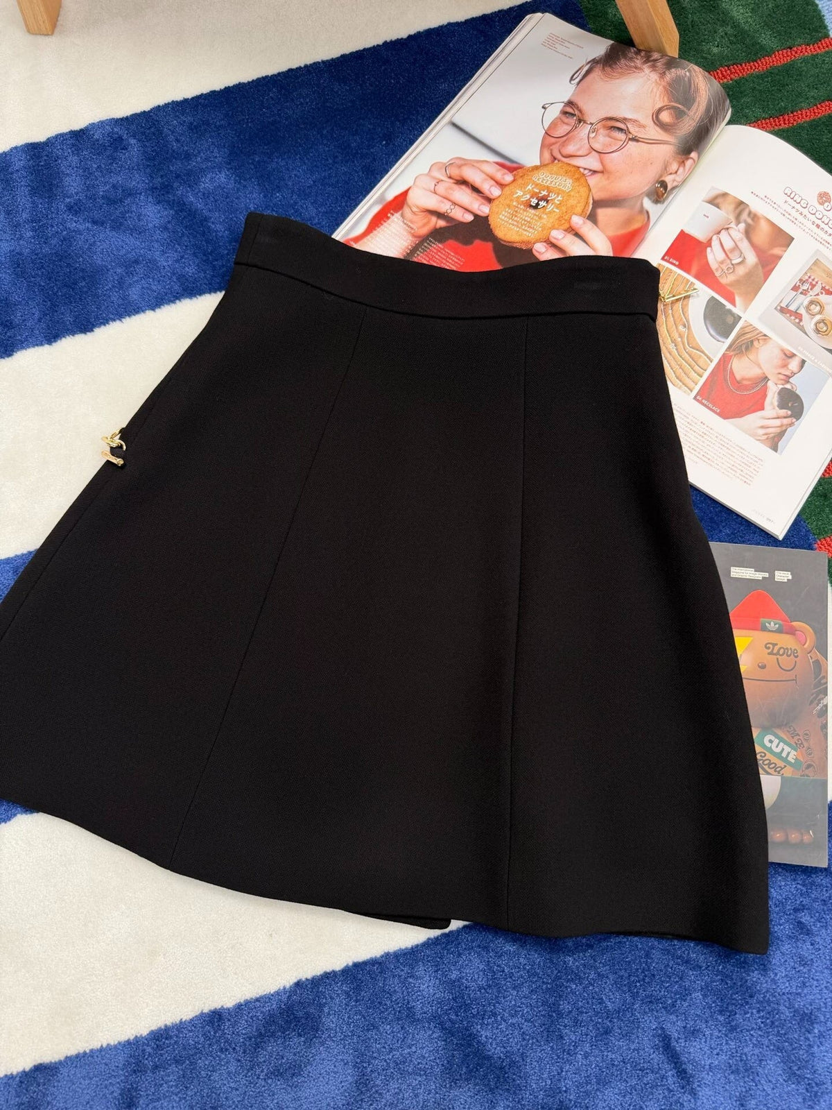 Minimalist chain-detail culottes