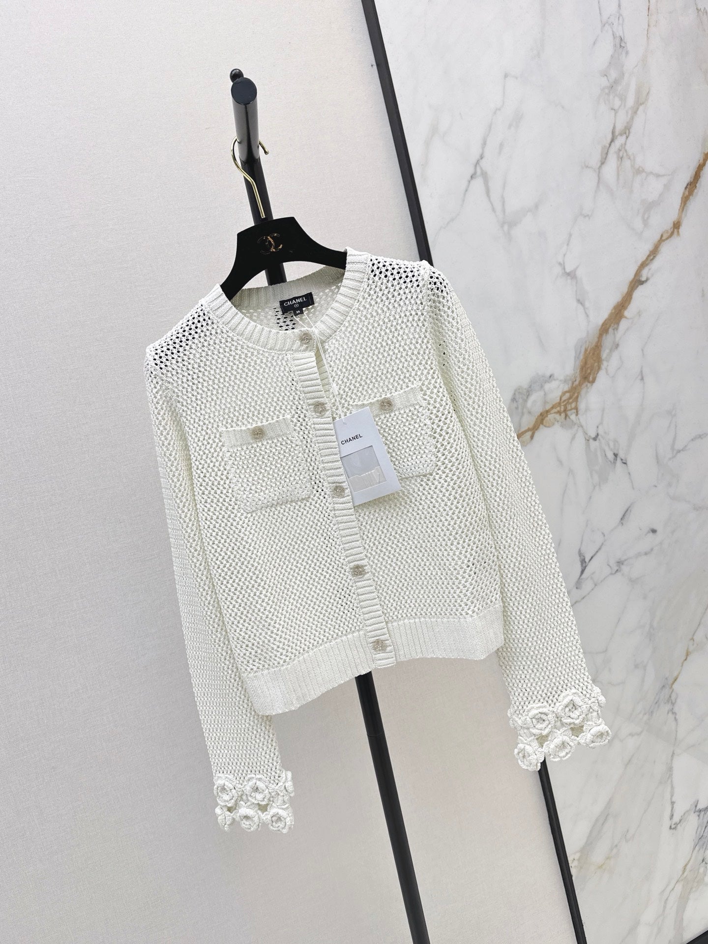 Chanel / 26 Early Autumn Latest Hollow Knit Cardigan