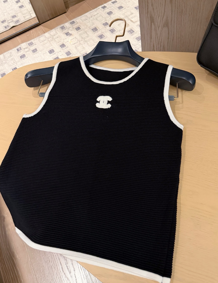 26New Black Knitted Cardigan + Tank Top Set