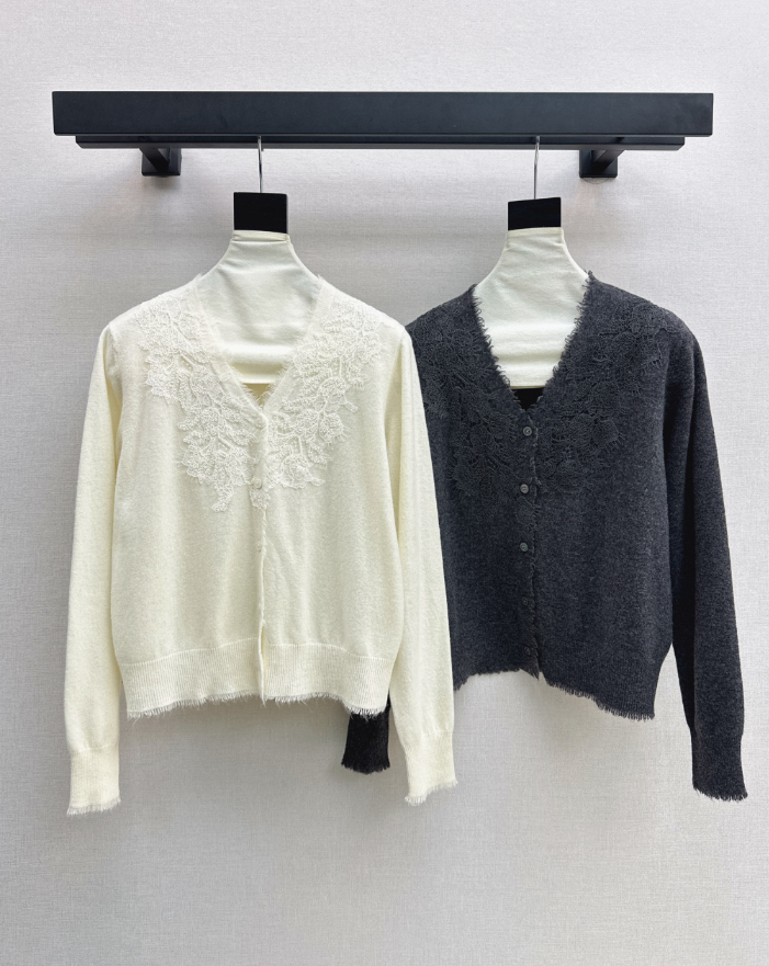 26Latest Autumn/Winter French-style soft V-neck knit cardigan with lace detailing