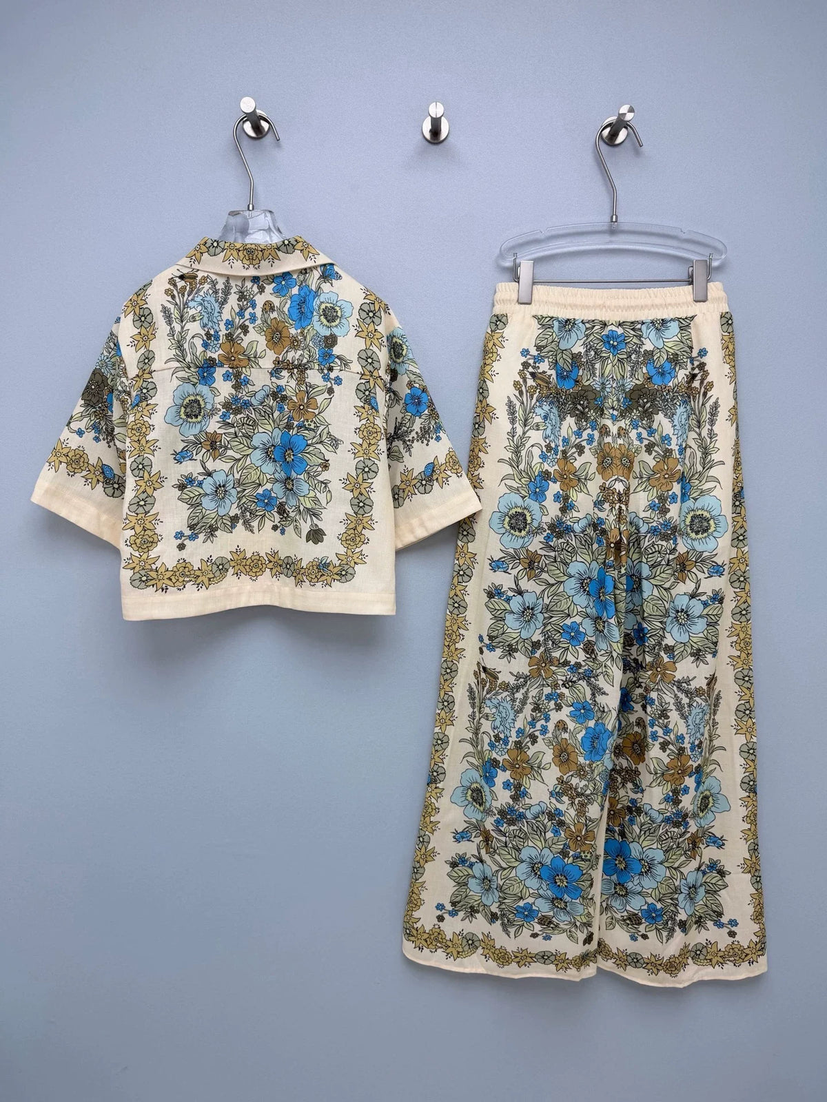 26Vintage-Style Floral Linen Two-Piece Set