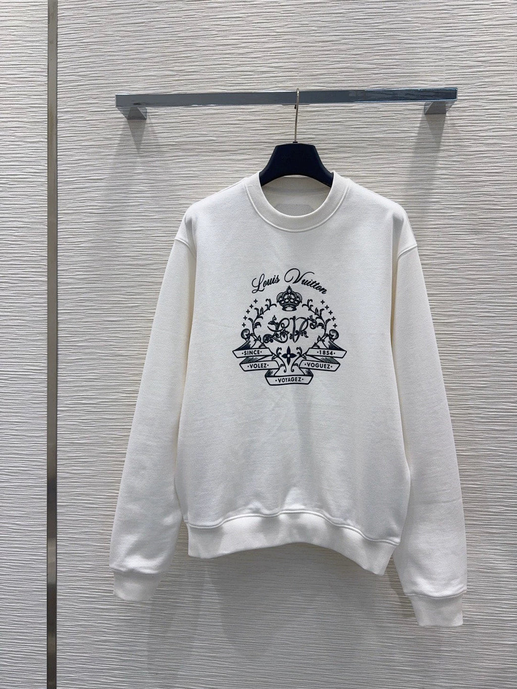 26New Printed Long-Sleeve Sweatshirt