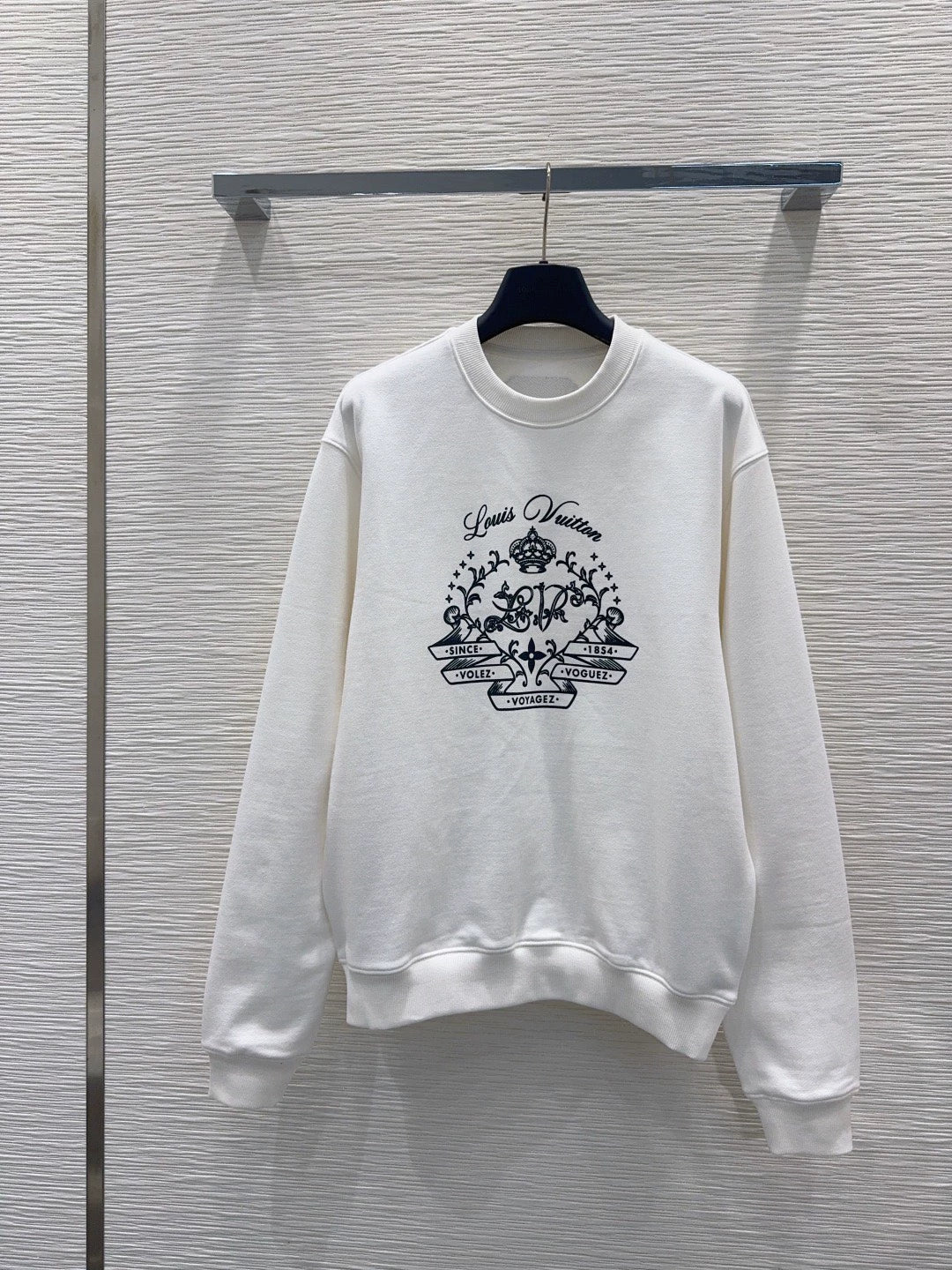 26New Printed Long-Sleeve Sweatshirt