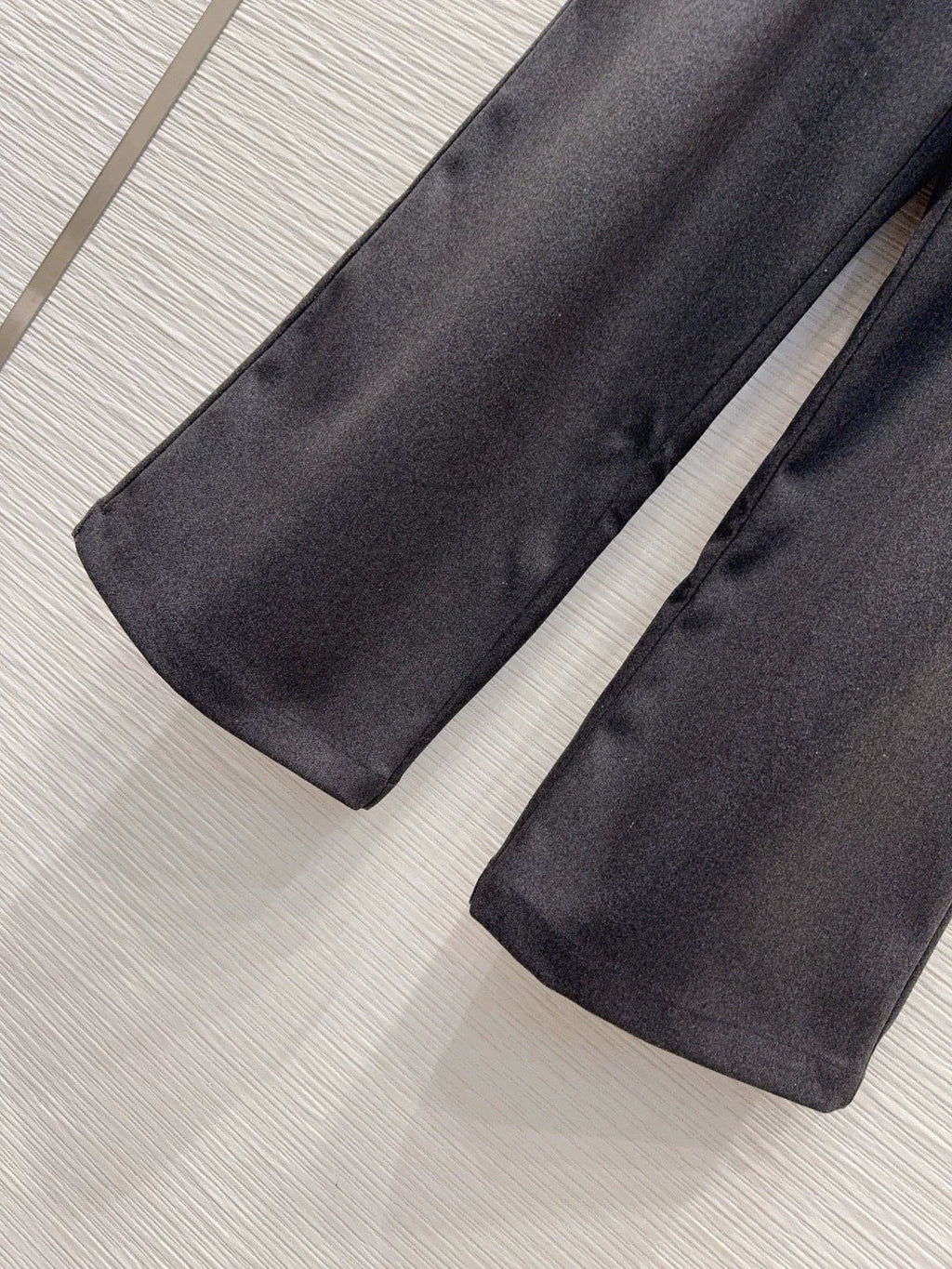 26New Button-Detail Casual Trousers