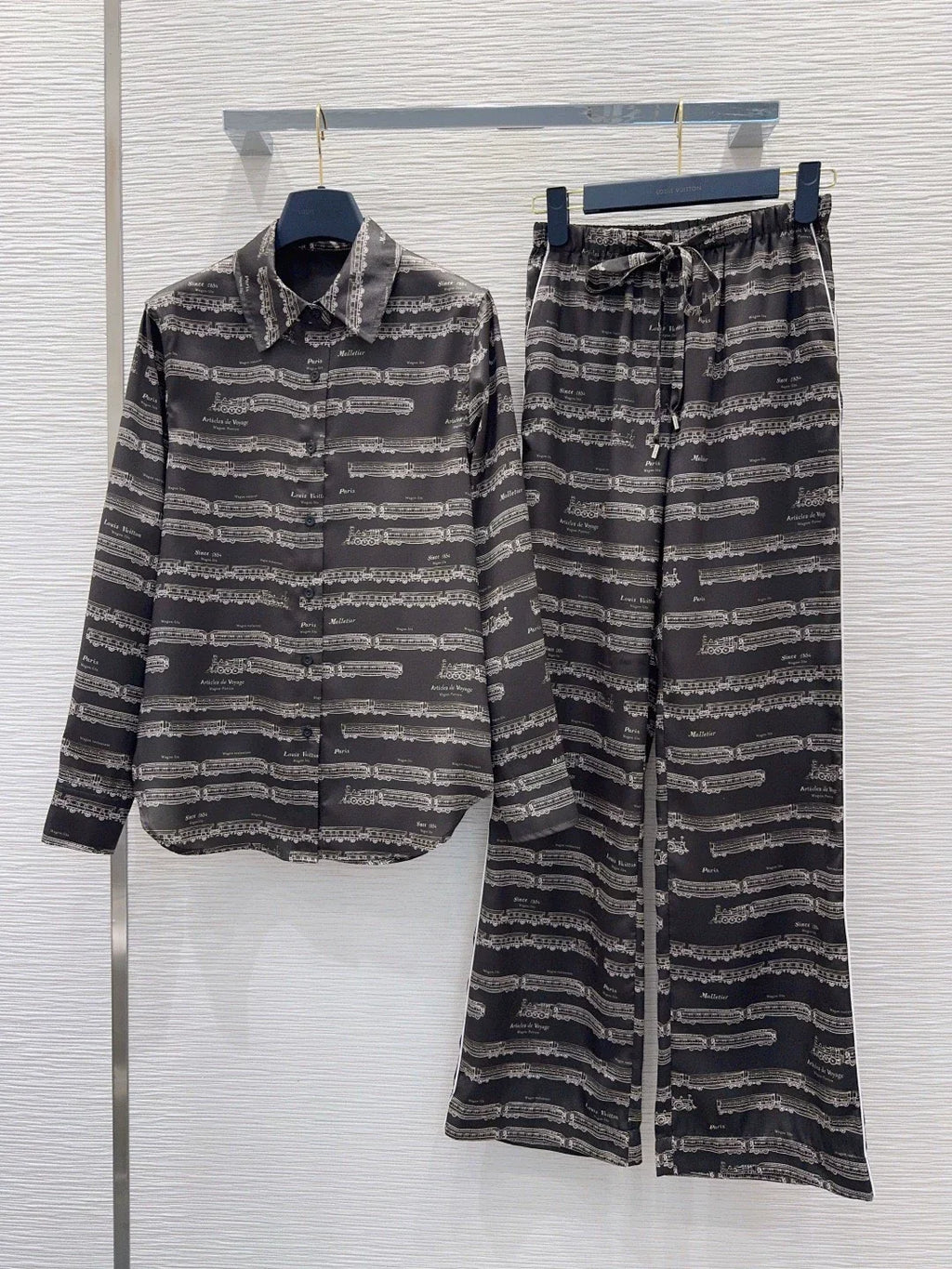 26New Printed Long-Sleeve Shirt and Trousers Set
