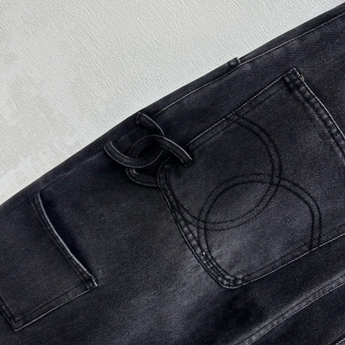 Chanel/26 New Straight-Leg Denim Jeans