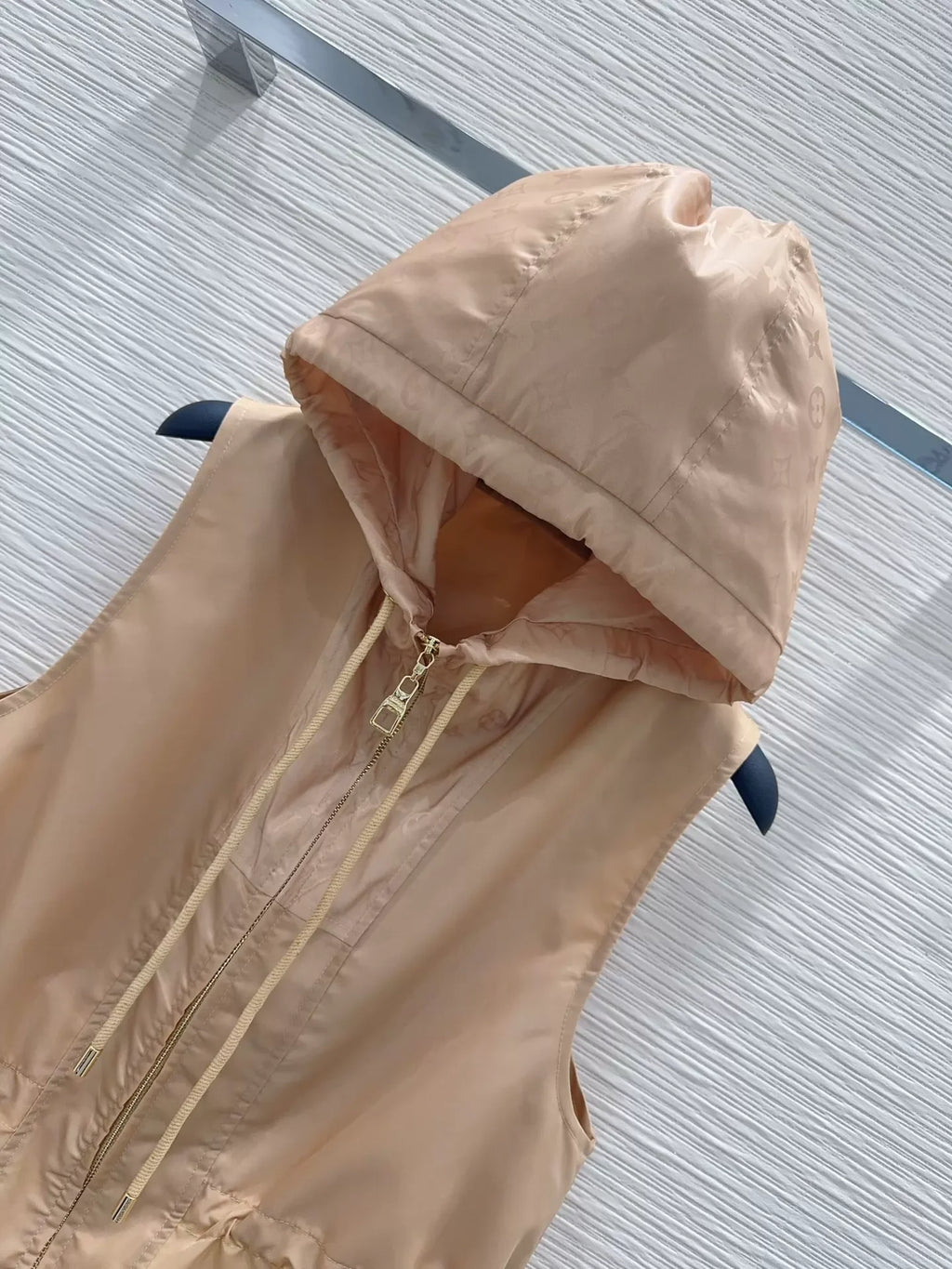 Louis Vuitton  /26 New Vest