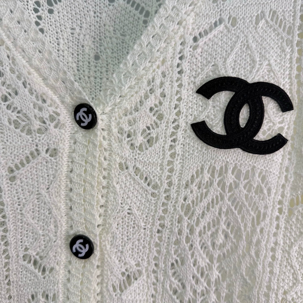 Chanel / 26 Early Autumn New V-neck Knitted Long Sleeve Cardigan