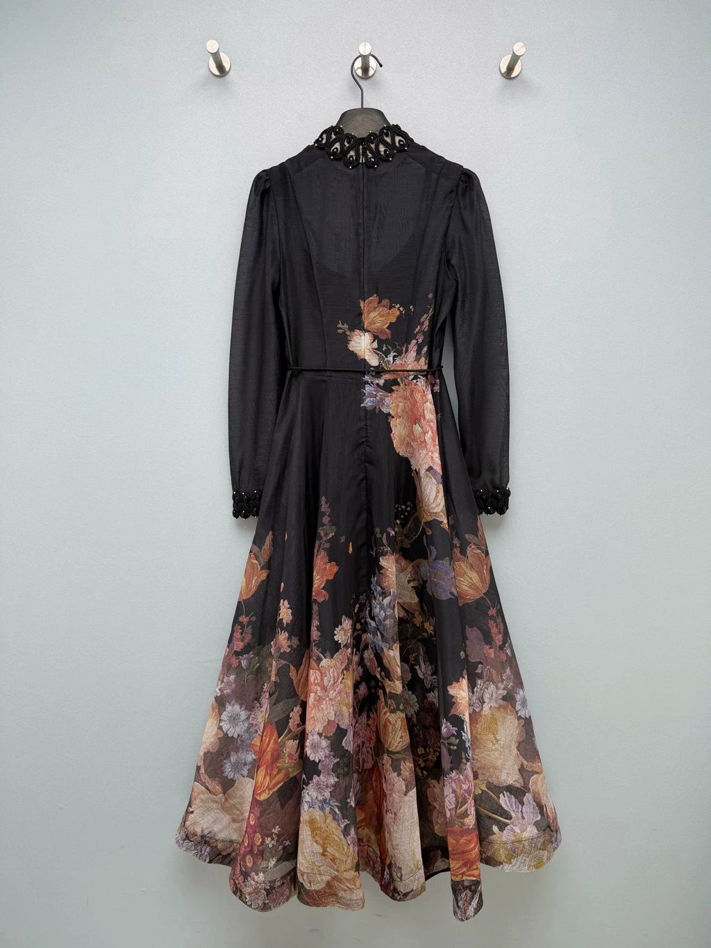 26New Vintage-Style Floral Dress with a Black Background