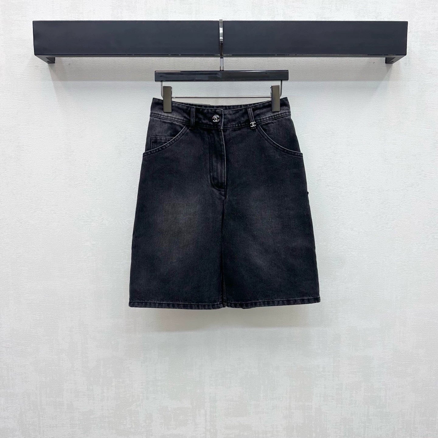 Chanel/26 New Straight-Leg Denim Mid-Length Pants