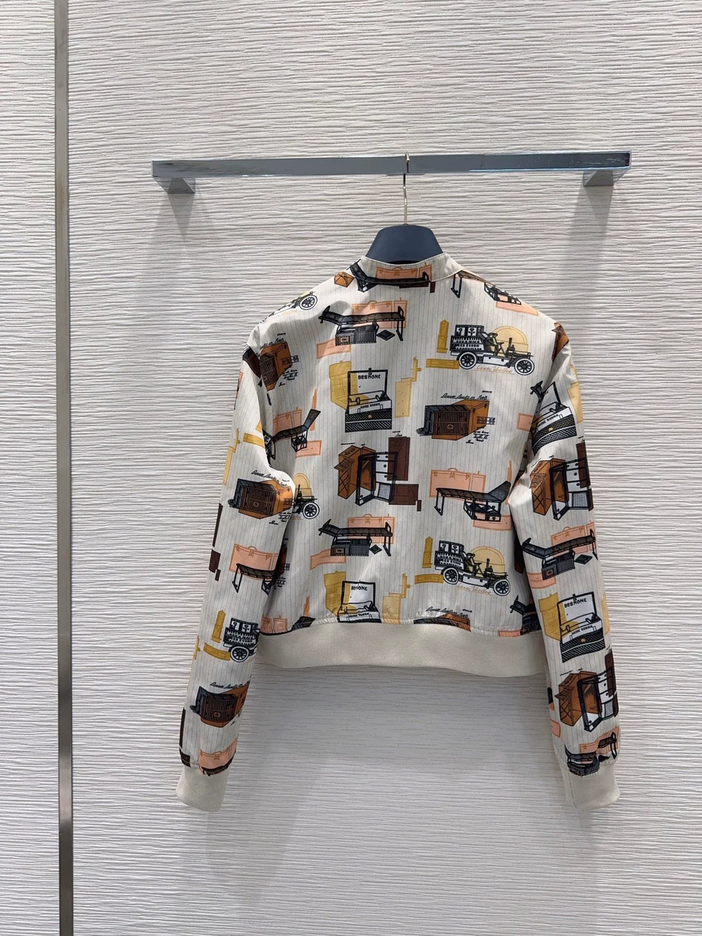 26New Reversible Long-Sleeve Zip-Up Printed Jacket