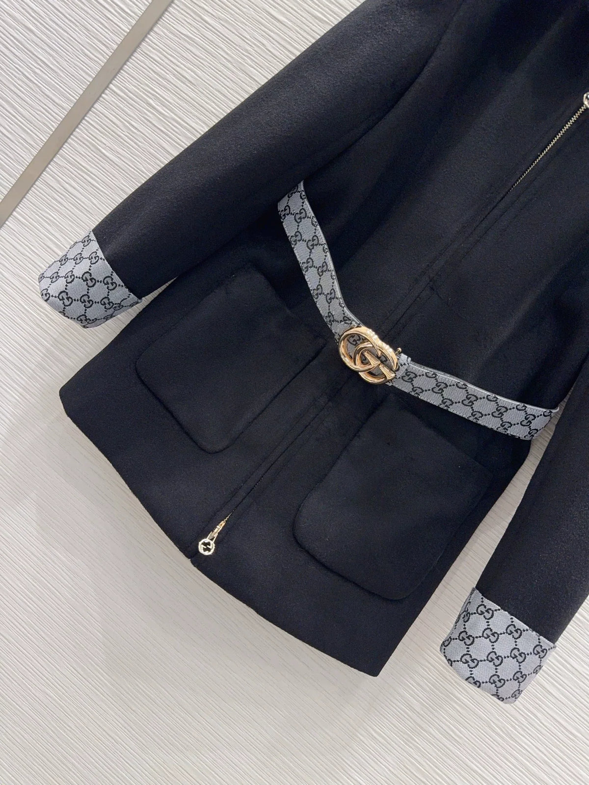 26Long-Sleeve Mid-Length Wool-Blend Coat with Lettered Belt
