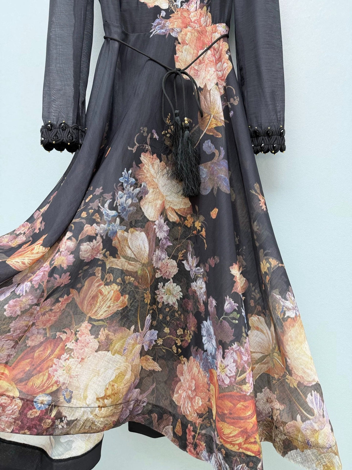 26New Vintage-Style Floral Dress with a Black Background