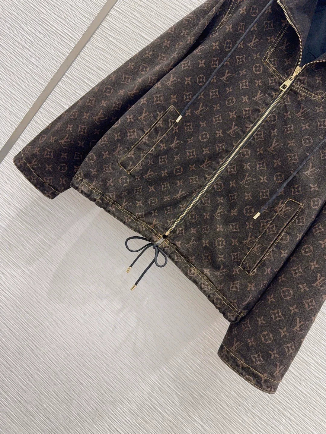 26New Long-Sleeve Denim Hooded Jacket with Print, Drawstring, and Zipper