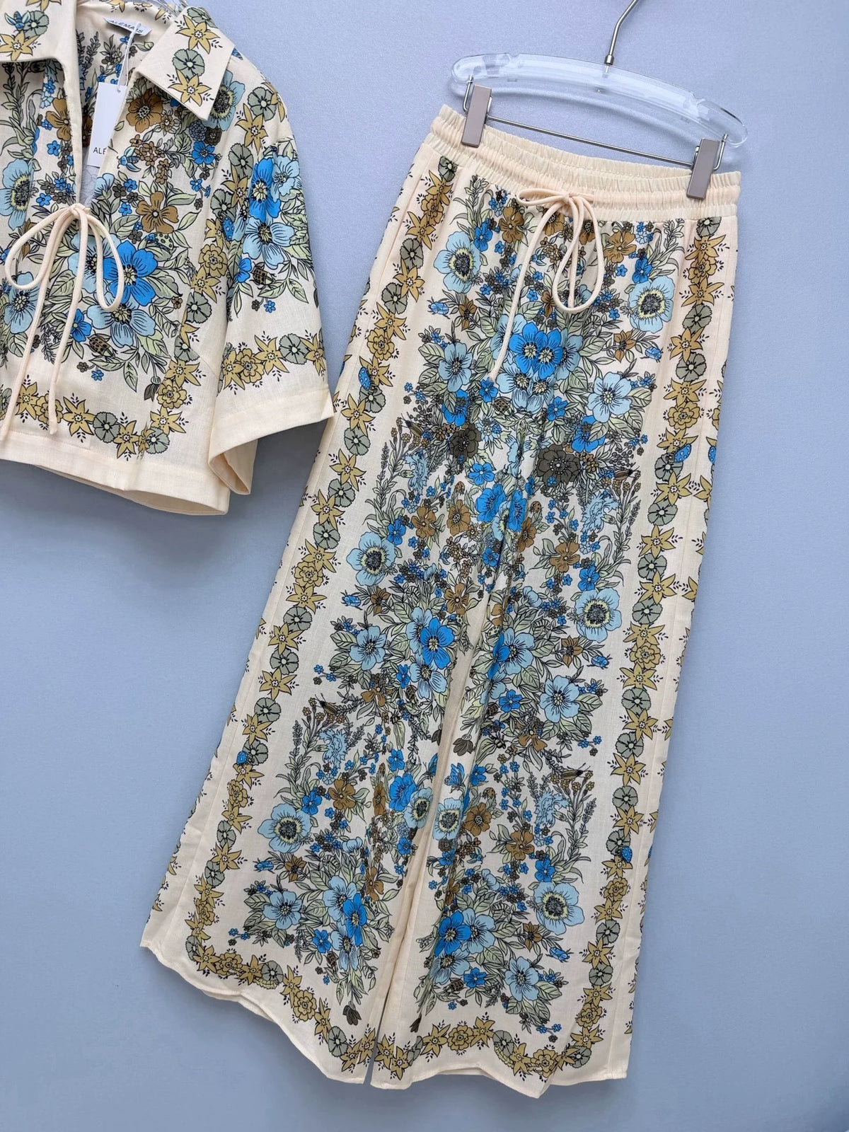 26Vintage-Style Floral Linen Two-Piece Set