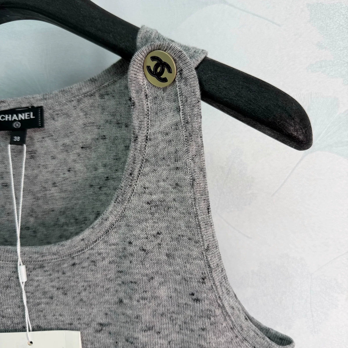 Chanel / 26 Early Autumn New Grey Knit Vest