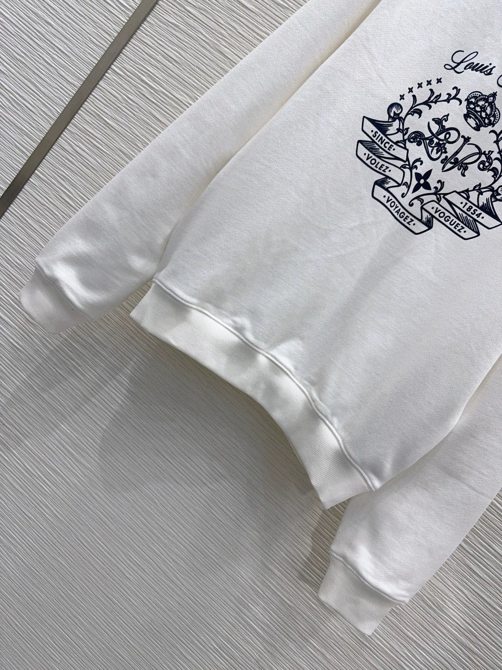 26New Printed Long-Sleeve Sweatshirt