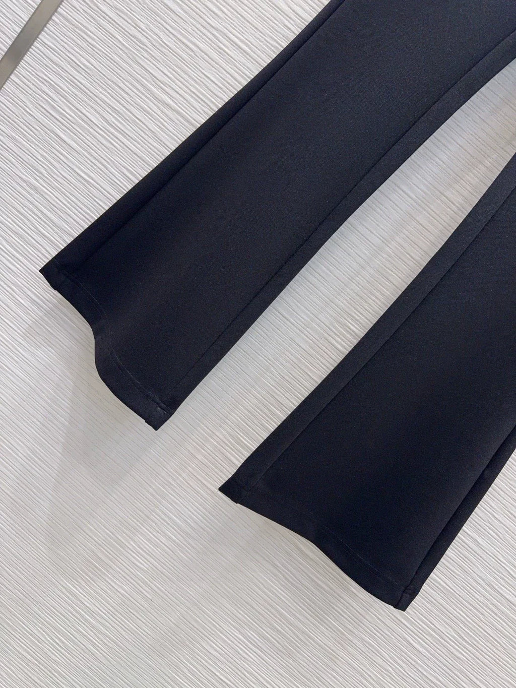 26New-Arrival Flared Trousers with Chain-Trimmed Pockets