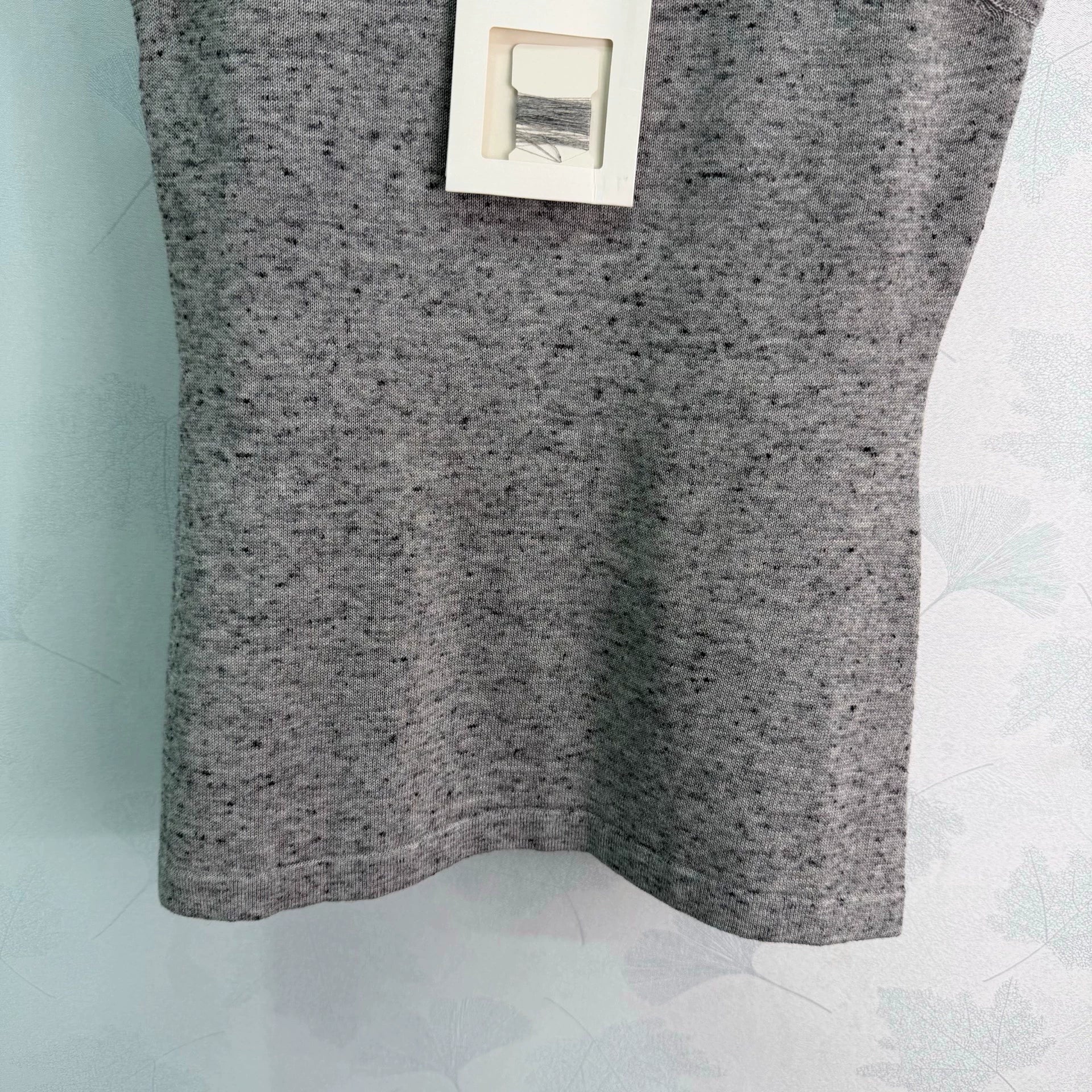 Chanel / 26 Early Autumn New Grey Knit Vest