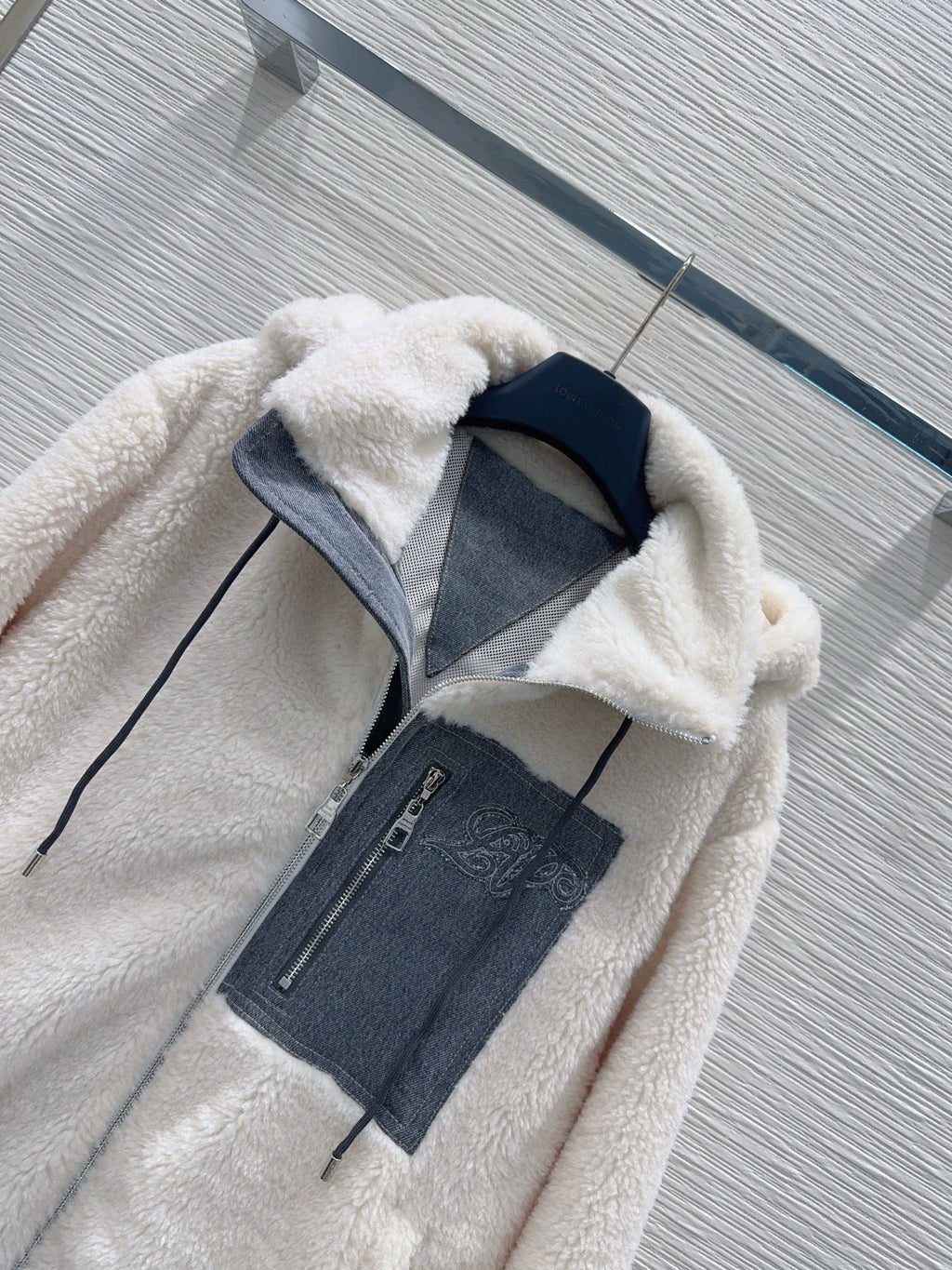 26New Contrast Color Hooded Faux Shearling Jacket