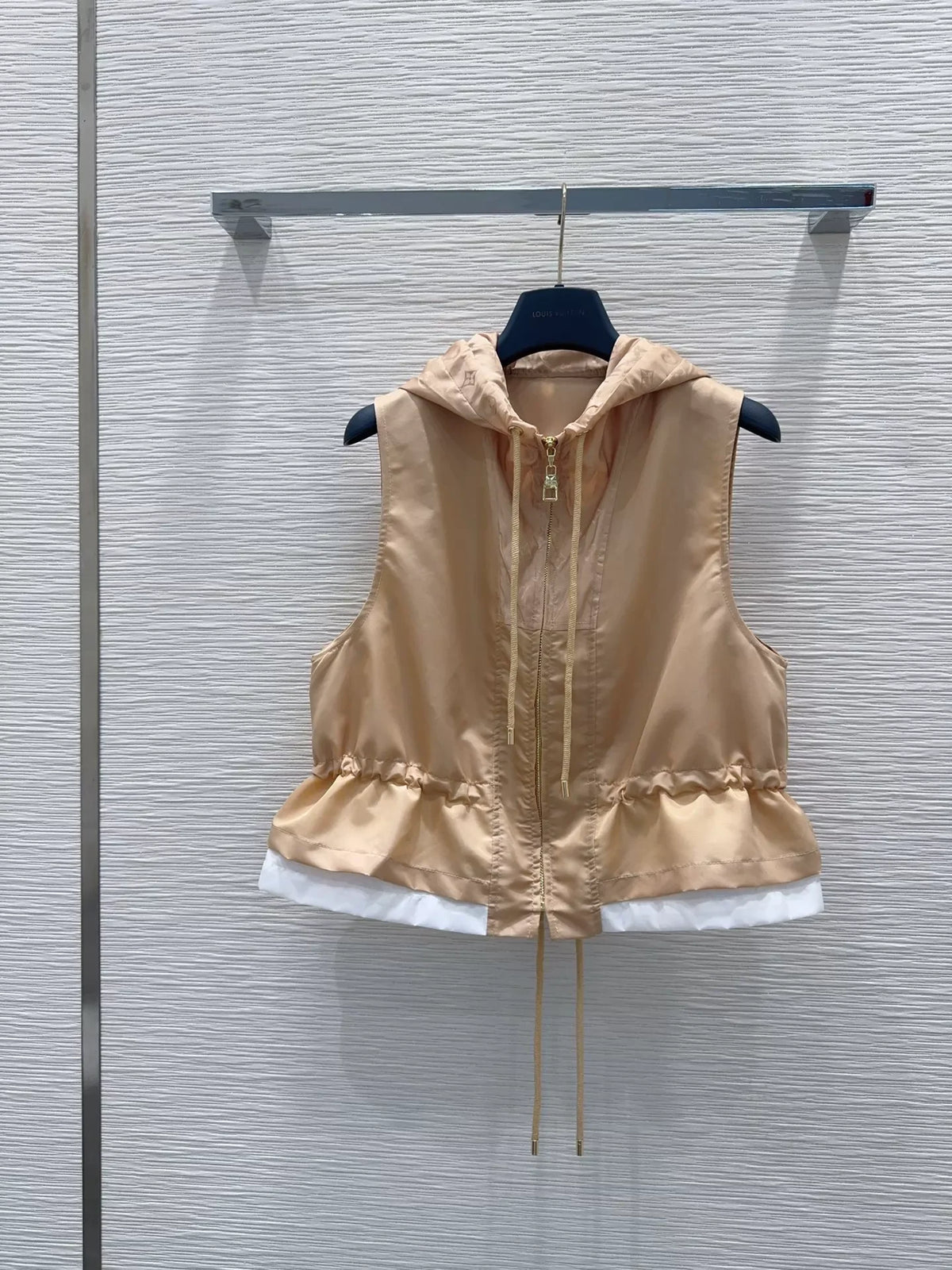 Louis Vuitton  /26 New Vest