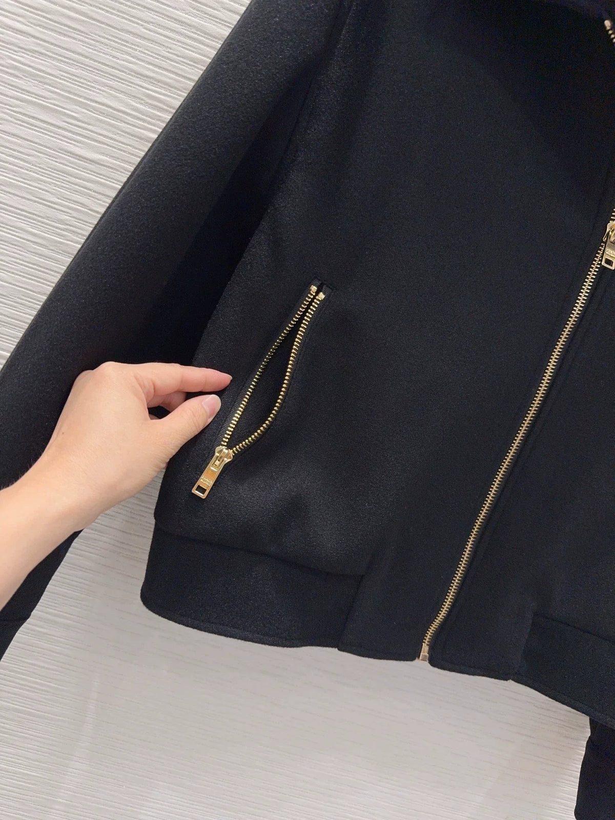 26New Long-Sleeve Wool-Blend Jacket with Triangular Logo and Air-Layer Fabric
